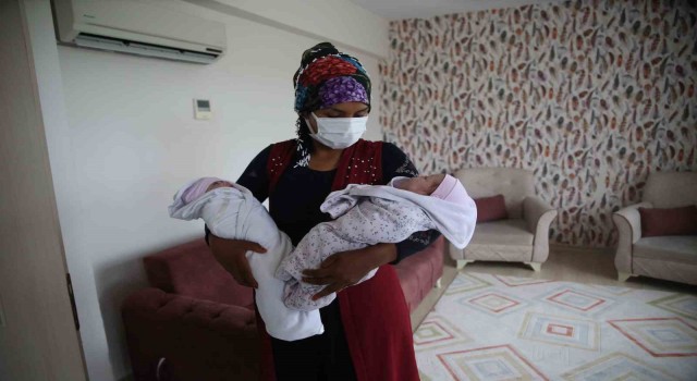 Enkaz altında dünyaya gelen ikizler 96 gün sonra ailesine kavuştu