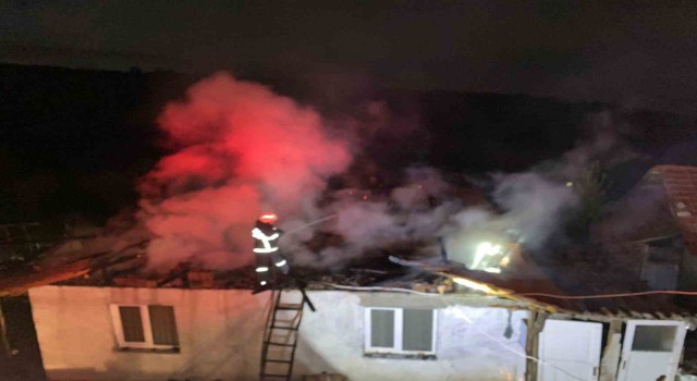 Erbaada tek katlı evde yangın çıktı