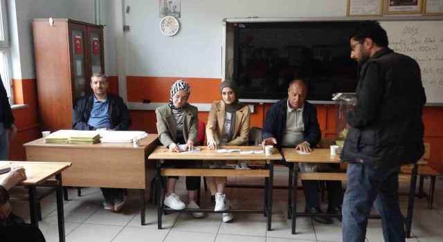 Ercişte oy verme işlemi başladı