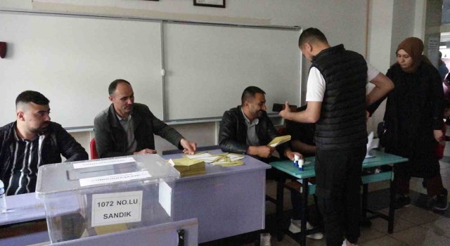 Ercişte oy verme işlemi başladı