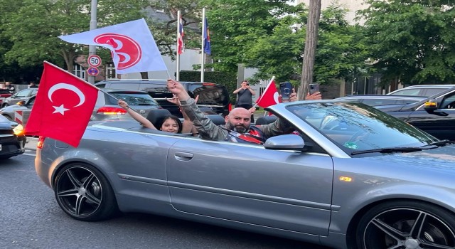 Erdoğanın seçim zaferi Almanyada coşkuyla kutlandı