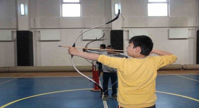 Erzincanda minik ‘okçular yetişiyor