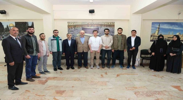 Erzincanda üniversite okuyan geçler umre yolunda