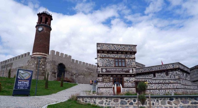 Erzurum Şehir Arşivine ziyaretçi akını
