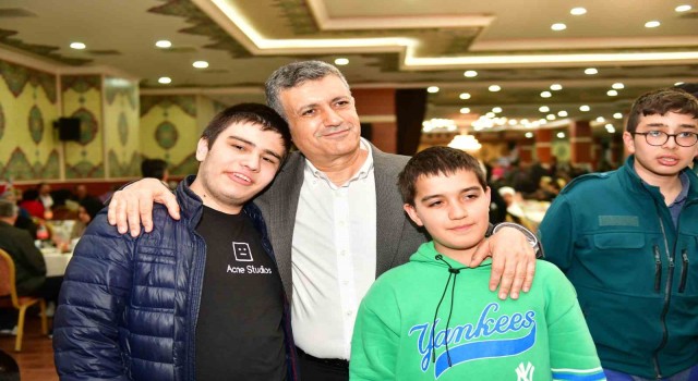 Esenyurtta engelli gençler için asker eğlencesi düzenlendi