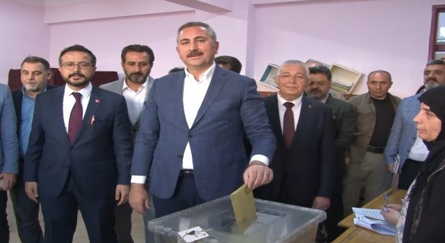 Eski Adalet Bakanı Gül oyunu Gaziantepte kullandı
