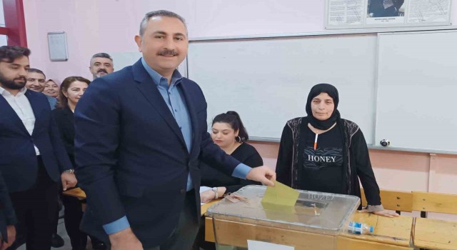 Eski Adalet Bakanı Gül, oyunu Gaziantepte kullandı