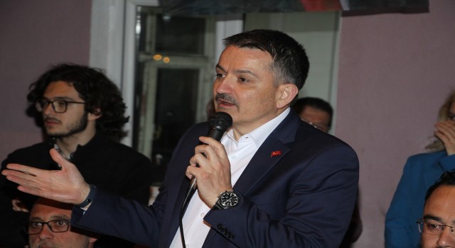 Eski bakan Pakdemirli Kulada temaslarda bulundu