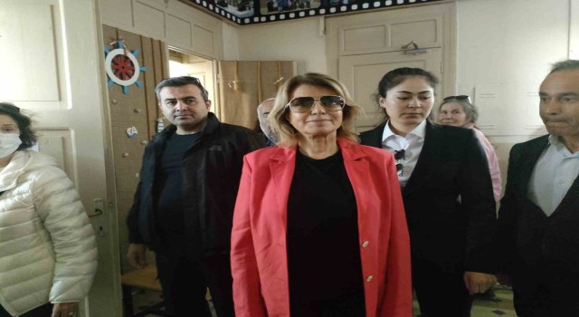 Eski Başbakan Tansu Çiller oyunu kullandı
