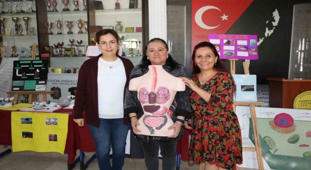 Eskişehir Atatürk Lisesinde ‘Biyoloji derslerinde işlenen konular okulda sergilendi
