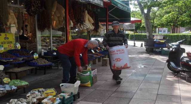 Eskişehir esnafı erken saatlerde oyunu kullanıp dükkânının başına geçti