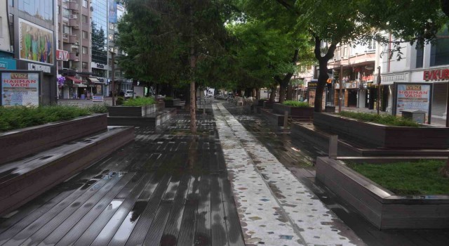 Eskişehirde cadde ve sokaklarda 2. tur sessizliği hakim