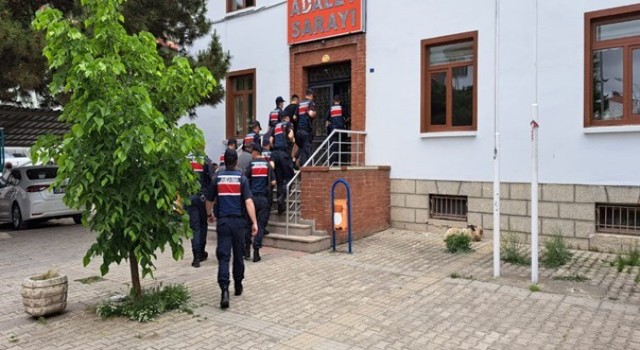 Eskişehirde çaldıkları malzemeleri Antalyada satan 9 şüpheliden 3ü tutuklandı