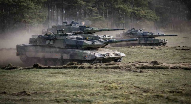 Estonya Savunma Bakanlığı: B sınıfı ehliyeti olanların tank kullanmalarına izin verilsin