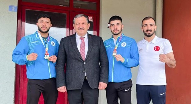 ETÜye kick boksta çifte madalya