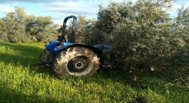 Evinin önünden traktörünü çaldılar