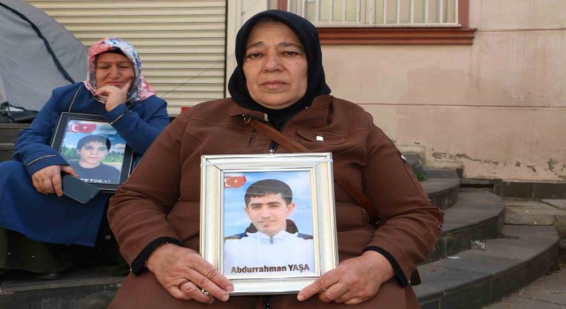 Evlat Nöbetindeki anneden PKKya serzeniş