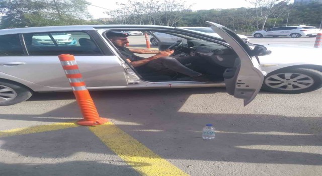 Eyüpsultanda yol verme kavgası kamerada: Taksiciyle arkadaşları, sürücü adayı ve hocasını tekme tokat dövdü