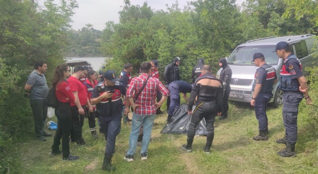 Ezinede barajda tekne batması sonucu kaybolan kişinin cansız bedenine ulaşıldı