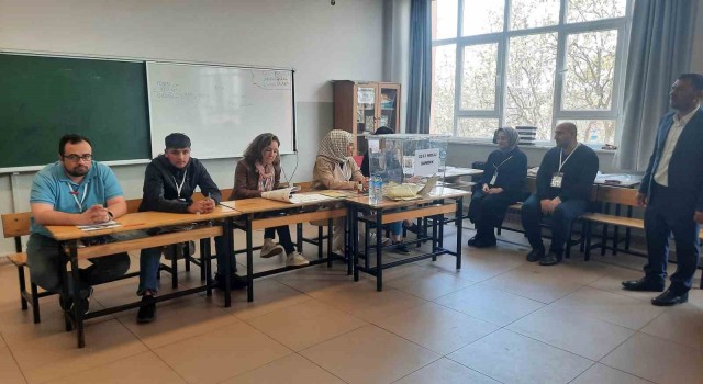 Fatihteki bu sandıkta oy veren sayısı sandık görevlilerinin sayısından az