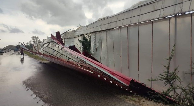 Fırtına ve hortumda panik anları kamerada