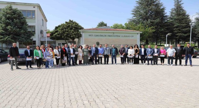 FÜde başarılı akademisyenler ödüllendirildi