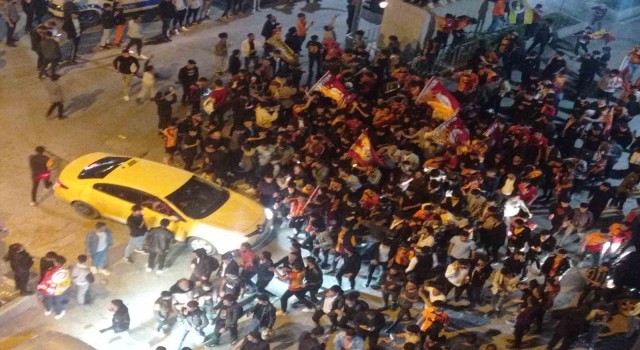 Galatasarayın şampiyonluğu Hakkaride coşkuyla kutlandı