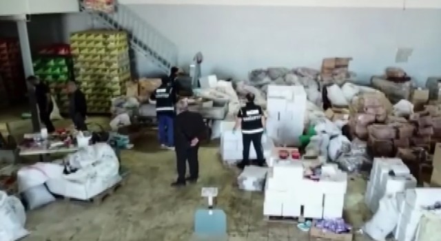 Gaziantepte 74 ton bozulmuş kaçak gıda ele geçirildi