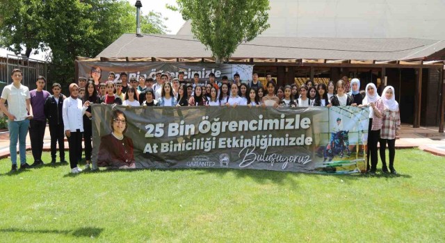 Gaziantepteki afetzede gençlere atla terapi hizmeti
