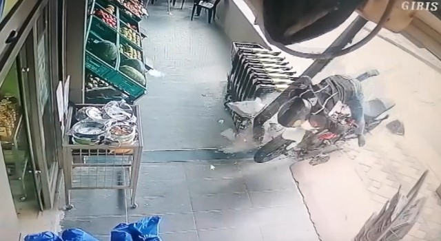 Gebzede motosiklet alışveriş merkezine daldı