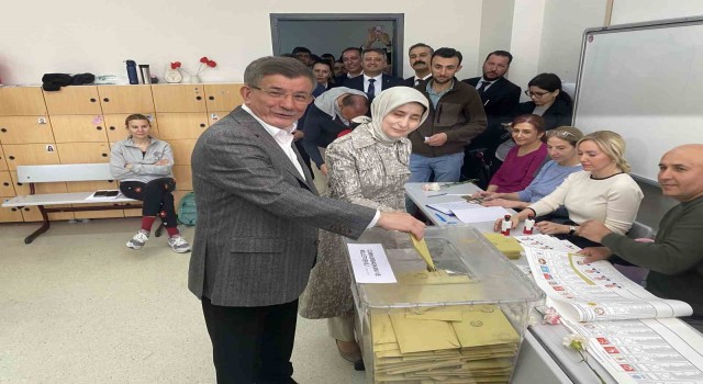 Gelecek Partisi Genel Başkanı Davutoğlu oyunu İstanbulda kullandı