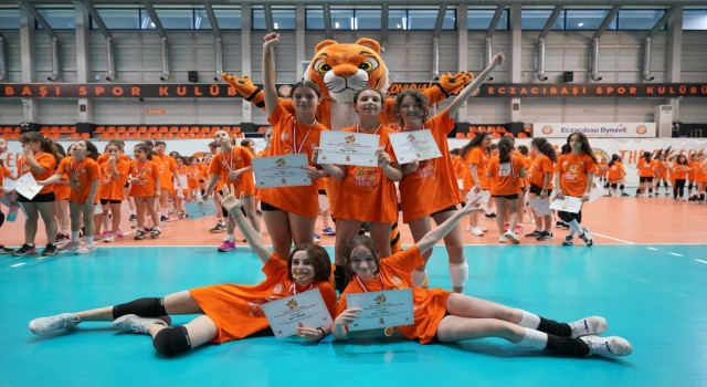 Geleneksel “Mini Tigers Voleybol Şenliği” düzenlendi