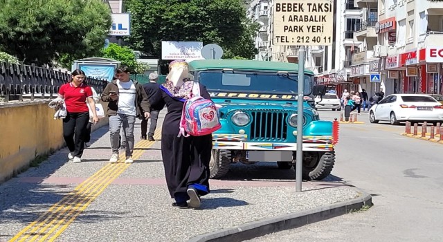 Gelişigüzel araç parkları, yayaları zor duruma sokuyor