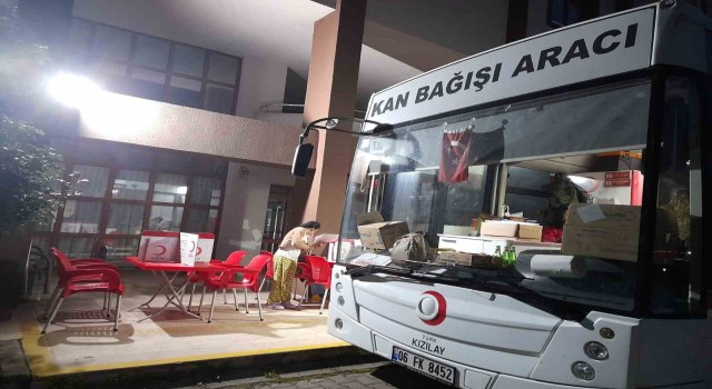 Gençler kan bağışında bulundu