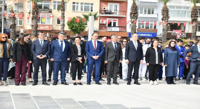 Gençlik Haftası kutlamaları çelenk töreni ile başladı