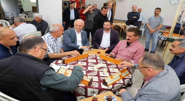 Gültak, gençlerle sohbet etti, esnafı dinledi