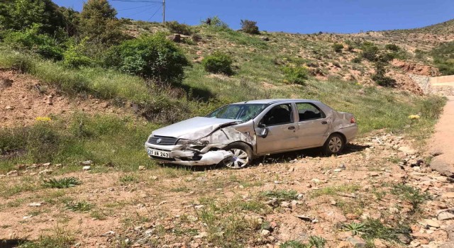 Gümüşhanede virajı alamayan otomobil kaza yaptı: 1i çocuk 4 yaralı