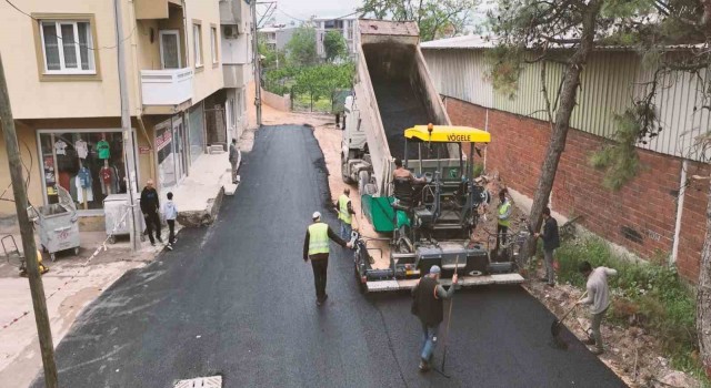 Gürsuda 36 saatte sokağın asfaltı yenilendi