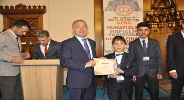 Hafızlık BölgeYarışmasında Birinci Tortumdan