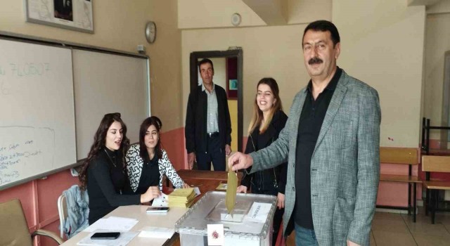 Hakkaride oy verme işlemi başladı