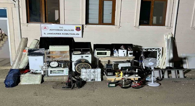 Hasarlı binalardan hırsızlık yapan şahıslar yakalandı