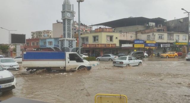 Hatay Kırıkhanda fırtına ve şiddetli yağış