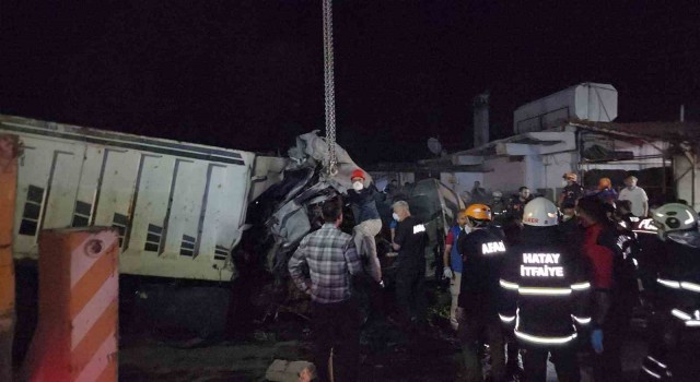 Hataydaki feci kazada ölü sayısı 6ya yükseldi, 32 kişi yaralandı