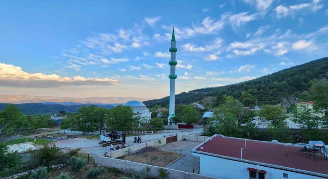 Hatayın en uzun minaresi böyle yıkıldı
