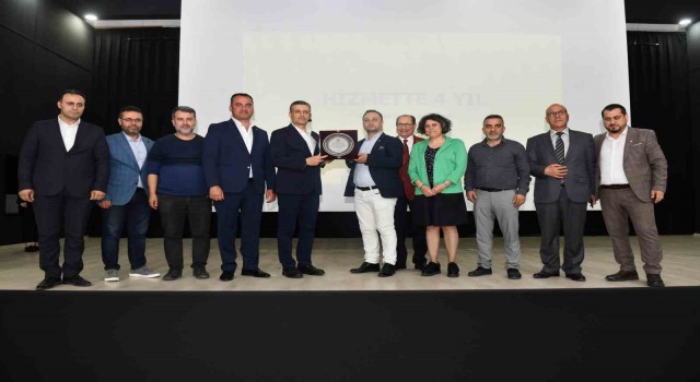 Hataylılardan Esenyurt Belediye Başkanı Bozkurta teşekkür plaketi