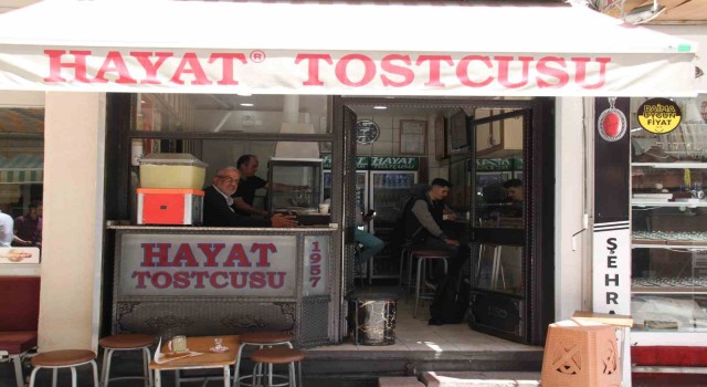 Hayat markasını hatıra diye sakladıkları evraklar korudu