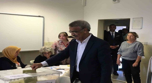 HDP Eş Genel Başkanı Sancar oyunu Ankarada kullandı