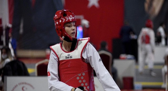Hisarcık MYO öğrencisi Sılanur Gençer, Ünilig Taekwondoda Türkiye ikincisi