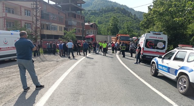 Hurdaya dönen araçtan yaralı kurtuldular