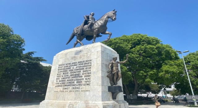 İBBnin korumaya aldığı İsmet İnönü heykelinin tarihi caminin üzerine inşa edildiği ortaya çıktı